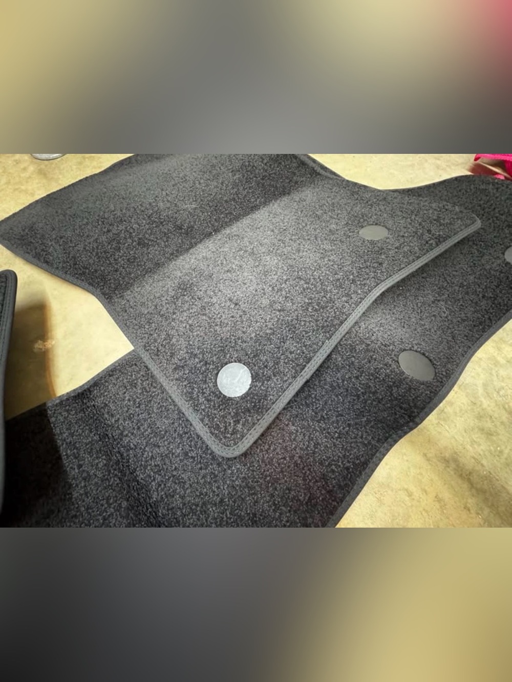Land Rover Defender Carpets - Picture 3 of 3
